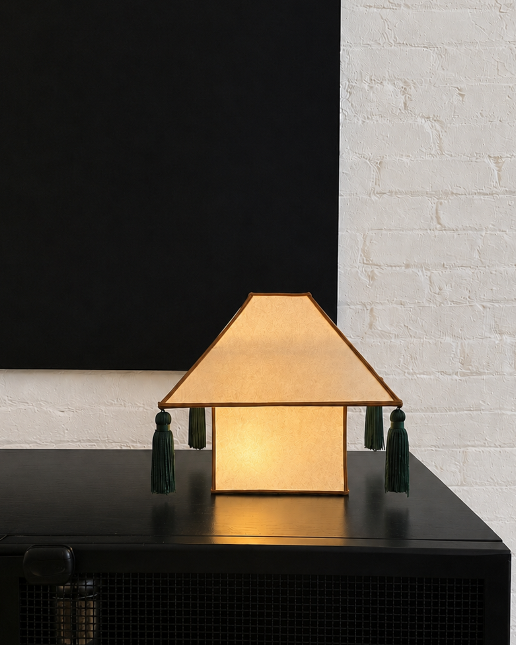 linen tassel table lamp | the paris edit