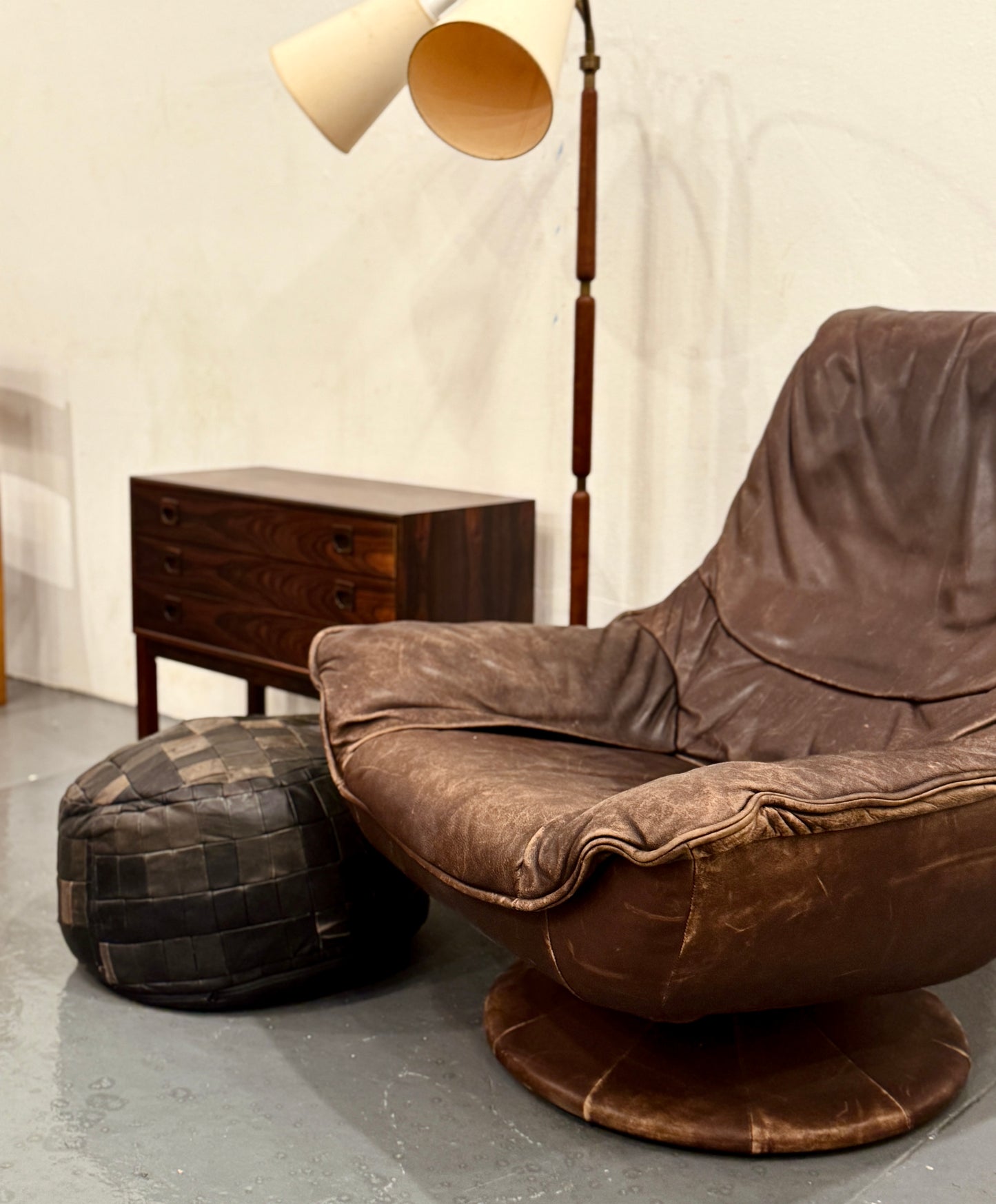 dutch leather swivel chair