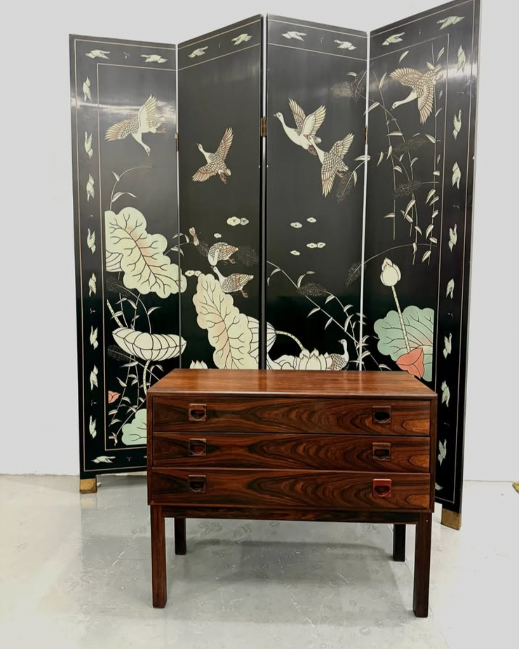 mcm asian-inspired folding divider