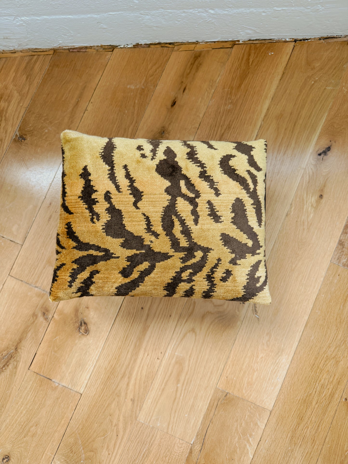 scalamandré tigre custom foot